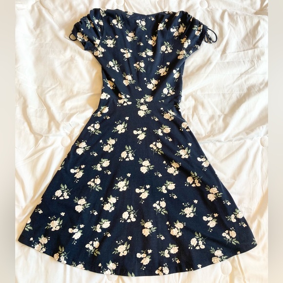 Hollister Women’s navy floral wrap dress with shoulder ties- XS Long - Picture 2 of 7